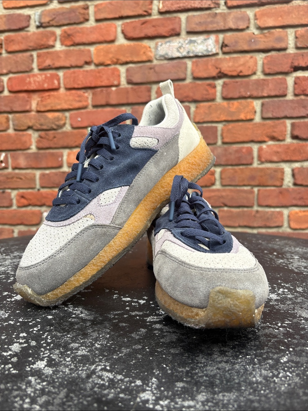 Clark’s Original Men’s Neutral Suede Casual Sneakers Navy Accents size 10.5 M